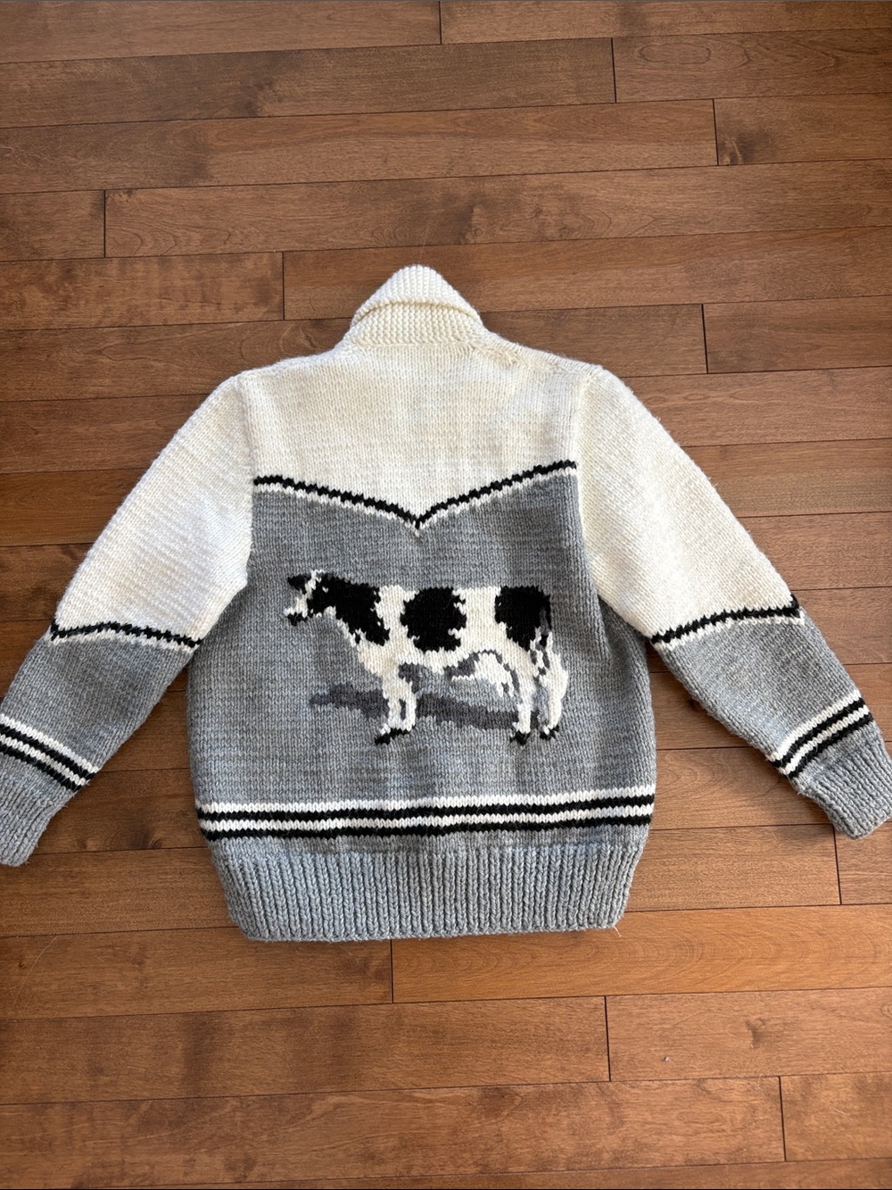 Handmade Vintage Chunky Zip-Front Cow Motif Sweater Vest in Gray & Cream - Picture 3 of 12